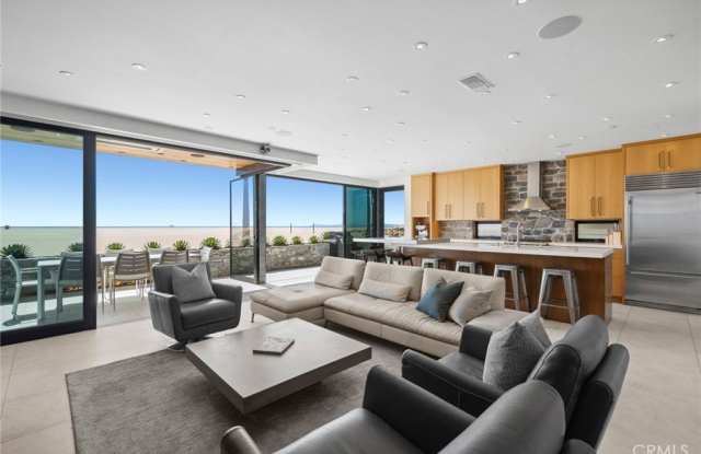 800 W Oceanfront Gallery 3