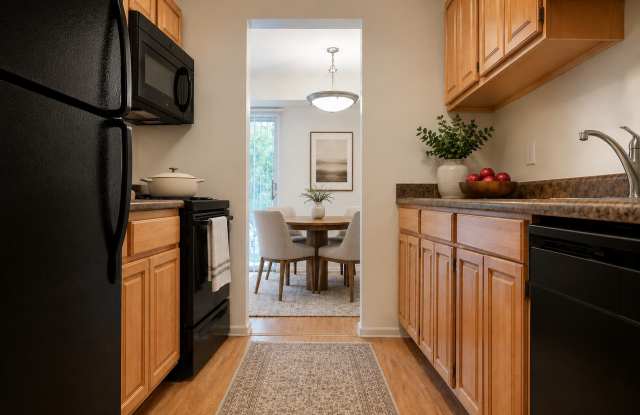 Applegate and Potomac Commons Apartments and Townhomes Gallery 2