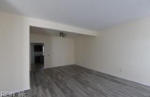 13444 High Gate Mews Gallery 4