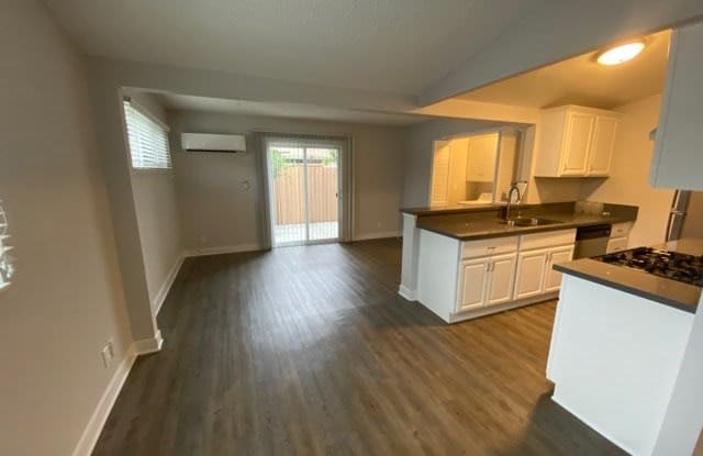 305 3rd - 305 E 3rd St, Tustin, CA 92781