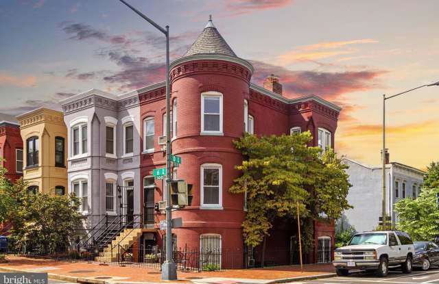 320 6th Street Northeast - 2 photos photos