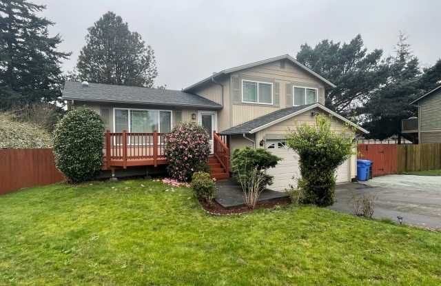 ***PENDING APPLICATION***Lovely Tri-Level Home with Spacious Yard, Pet Friendly! photos photos