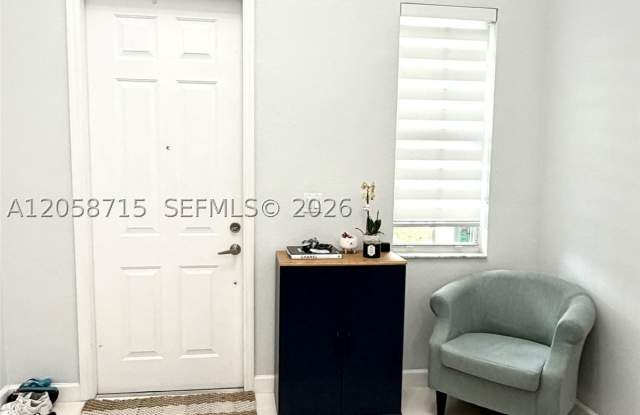 10780 NW 74th Ln Gallery 4
