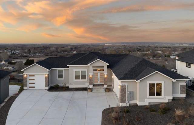 Stunning 5 Bedroom 4 Bath w/Daylight Basement West Richland!!! photos photos