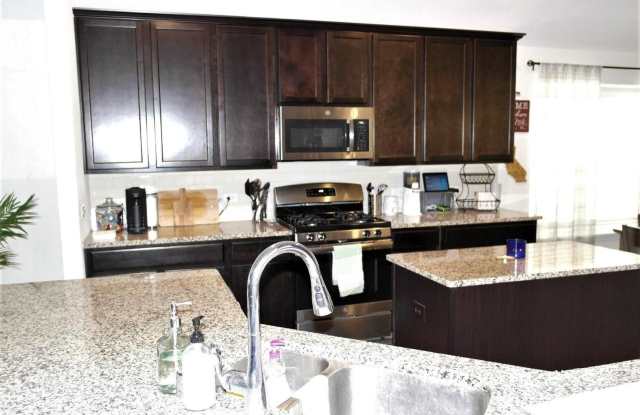 3 Bedroom with Flex Space Available NOW Gallery 4