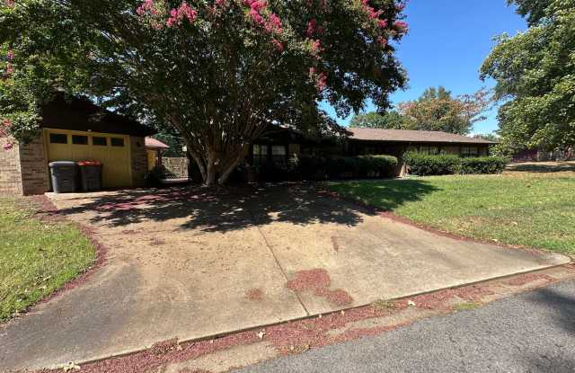 Come take a look at this 3-bedroom 2-bathroom home! photos photos