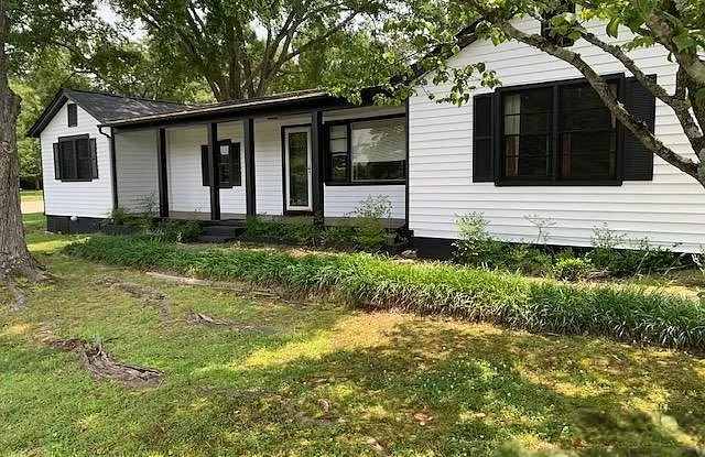 2802 Filbert Highway Gallery 2