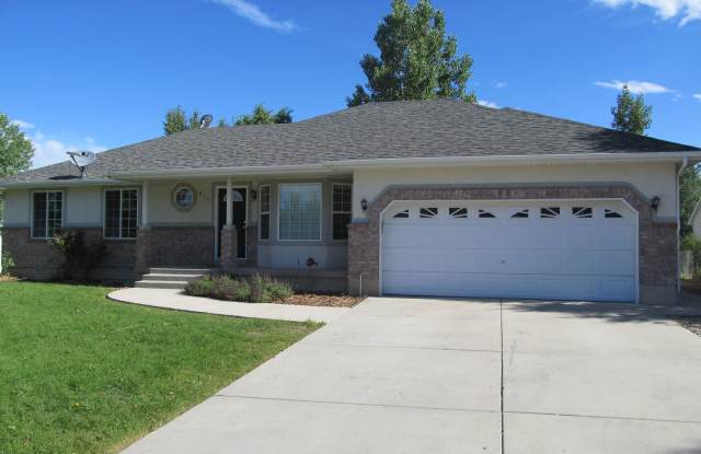 Pet Friendly - Nice 6 bed 2 bath home Gallery 1