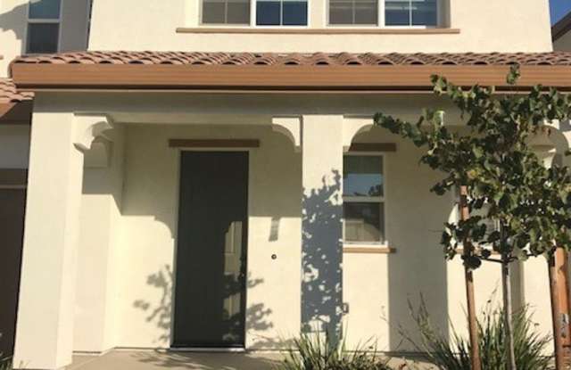 Beautiful home in Natomas, 3+2.5, 2-story, 2-car tandem garage, close to fwy & shopping photos photos