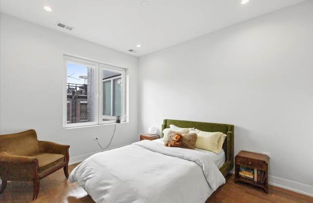 2217 W Madison St photos photos