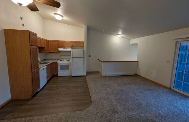 Riverwood Apartments - 514 McEvoy St photos photos