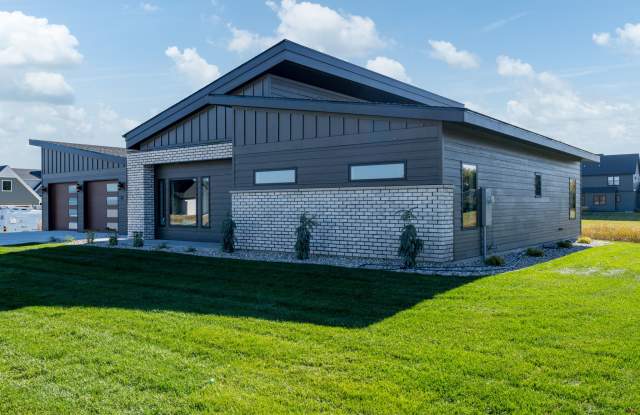 11 S Pointe Ct Gallery 1