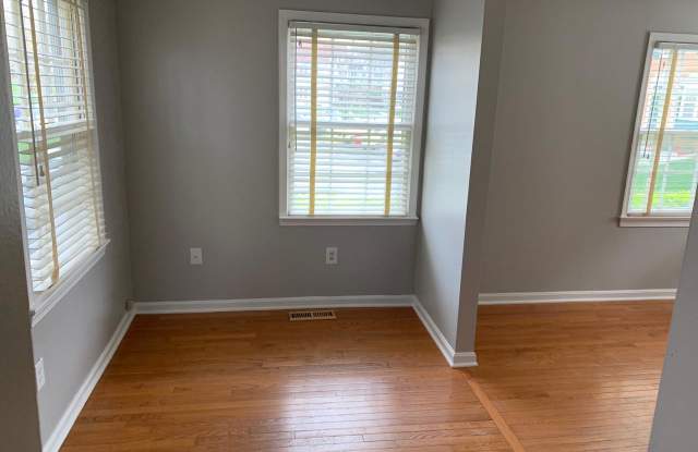 411 MAPLE COURT Gallery 4