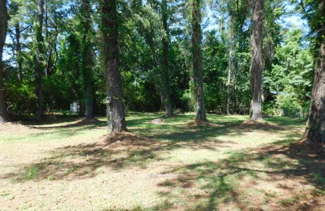4004 Brandywine Drive conveniently located between Historic New Bern & MCAS Cherry Point! Gallery 3