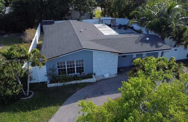 4420 NW 30th Ct photos photos