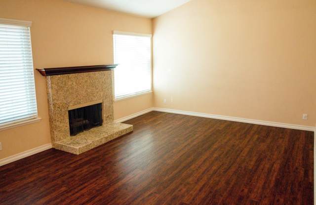 Spacious 4 Bed / 2 Bath Pool Home in Prime Corona Location! photos photos