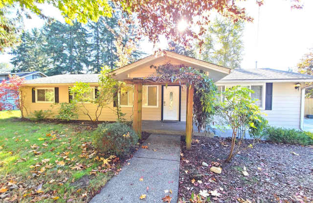 Charming 3Bd/2Ba Kirkland Home with Huge Yard! photos photos