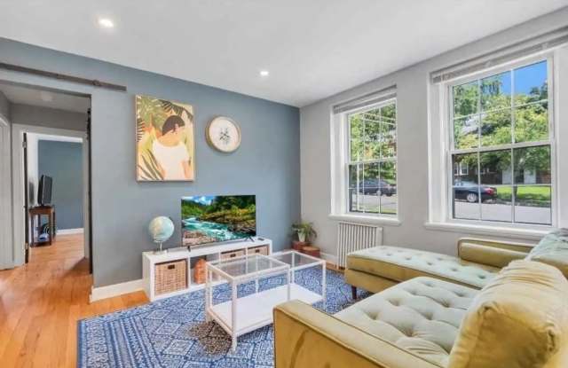 Charming 2BR Condo in Washington, DC Gallery 3