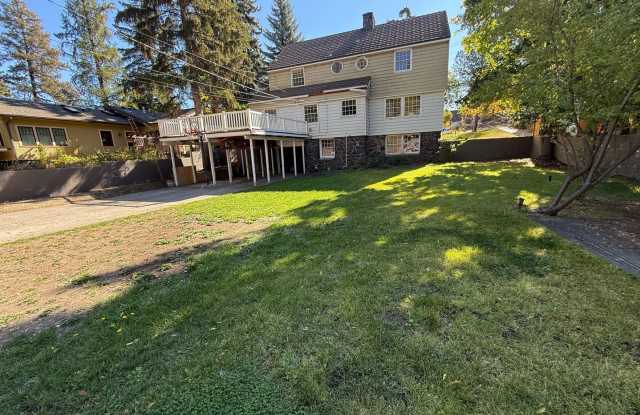 HISTORIC DISTRICT Downtown, 2949 sq ft House, 4 Bdrms, 1.5 Baths, Gas Heat & Pellet Stove, Pets Considered Gallery 3