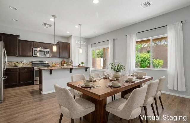 BEAUTIFUL PROPERTY IN PROVIDENCE WITH DOWNSTAIRS BEDROOM! Gallery 4