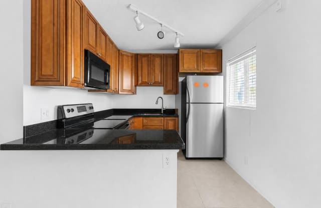 2655 NE 8TH Avenue Gallery 2