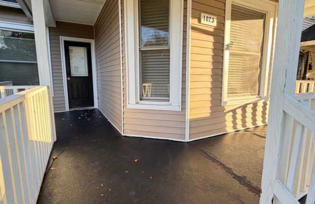 Large 3 Bedroom Home with a Den! photos photos