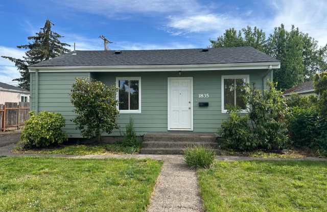 Charming 2 bed 1 bath house in a great neighborhood! photos photos