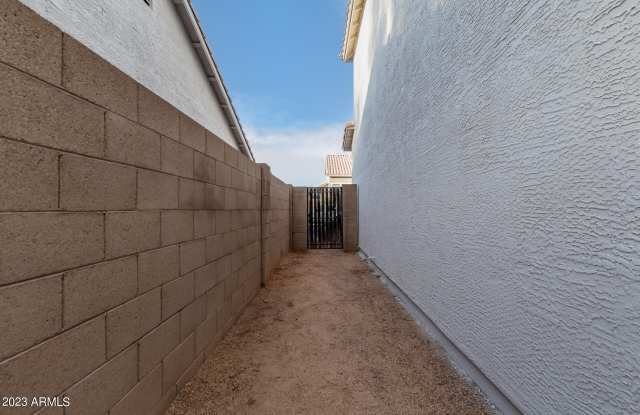 1425 S LINDSAY Road - 1425 South Lindsay Road, Mesa, AZ 85204