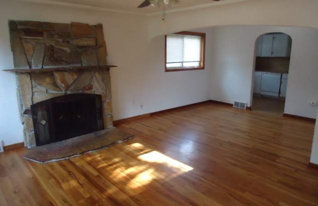 4338 East C Street Gallery 2