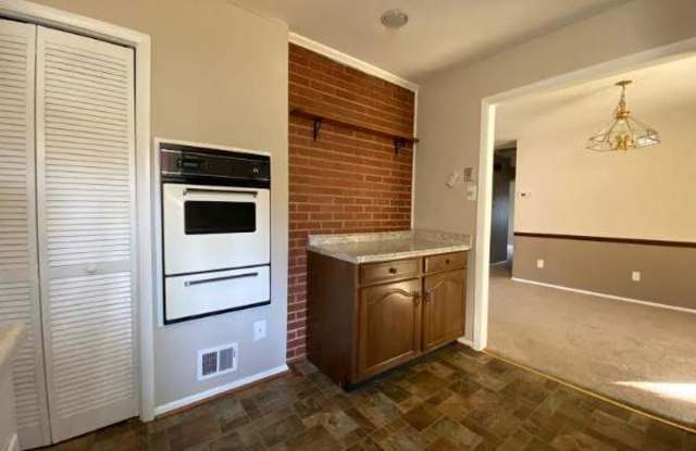 7802 GREELEY BOULEVARD Gallery 3