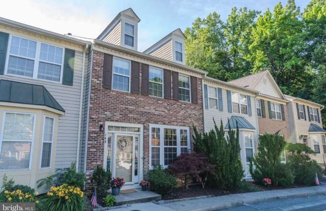 149 QUIET WATERS Place photos photos