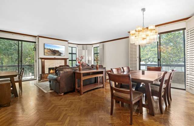 Elegant Corner Condo with Spacious Interiors - 8642 Gregory Way, Los Angeles, CA 90035