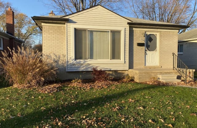 174 W Elmwood Ave - 174 West Elmwood Avenue, Clawson, MI 48017