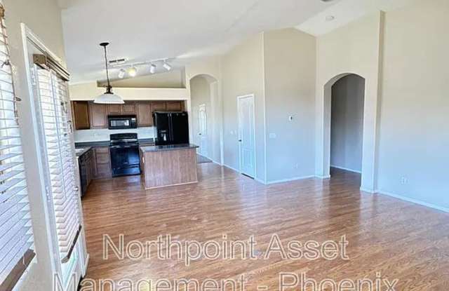 3-Bedroom,2 Bath Single Family for Rent in Goodyear,AZ | 2 Car Garage & Modern Kitchen Gallery 4