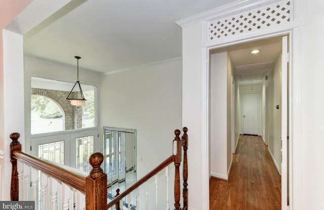 7012 DUNCRAIG COURT Gallery 3