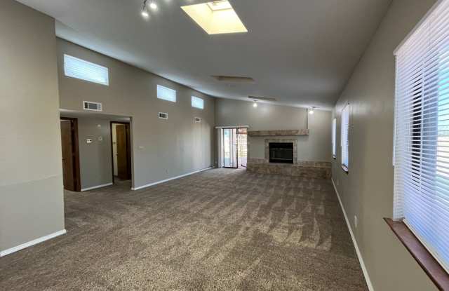Lovely 2 Bedroom 2 Bathroom Home In The NE! Gallery 3
