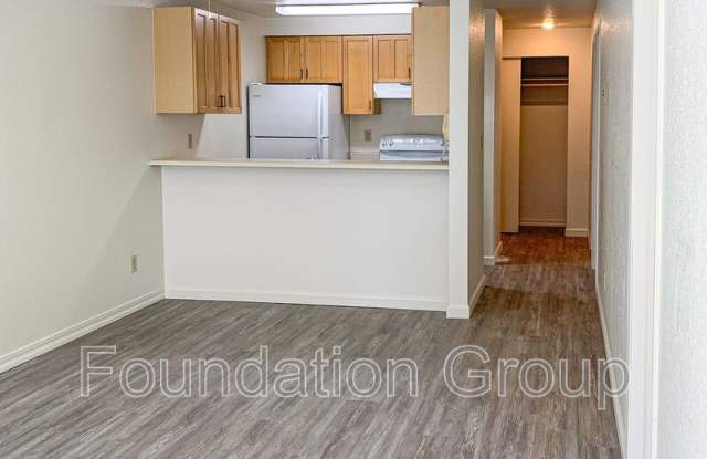 916 N 104th St photos photos