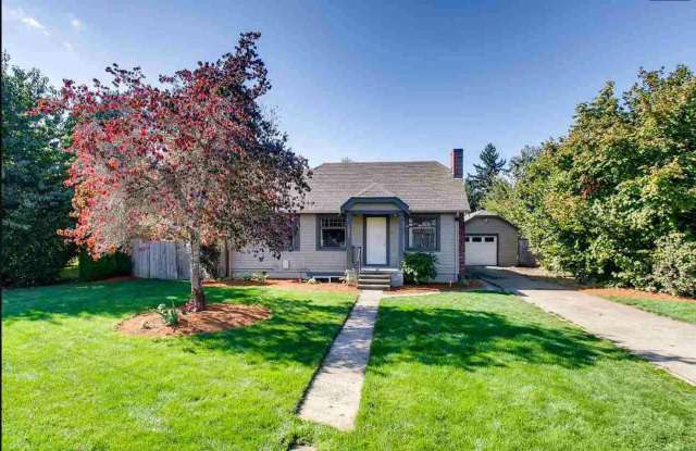 Cute Bungalow - Close to Downtown + Finished Basement!! photos photos