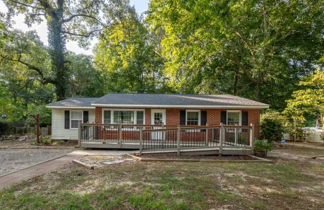 One level 3 bedroom Ranch on large lot photos photos