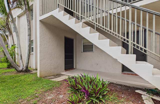 8511 OLD COUNTRY Manor Gallery 2
