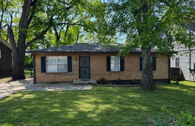 3 Bedroom, 1 Bath House East Nashville with large back yard! photos photos