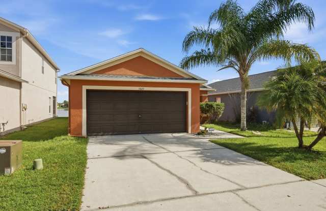 Lake View 3-Bedroom Home with No Rear Neighbors Gallery 4