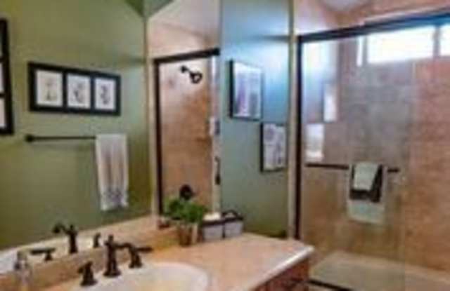 1907 Spreckels Ln B Gallery 4