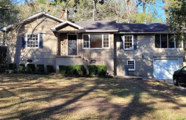 3 bed 2 bath Home for rent - 4656 South Pinewood Drive, Mobile, AL 36618