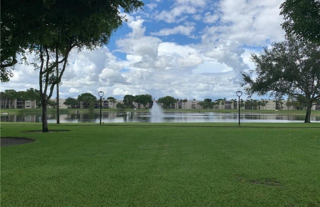 5310 Las Verdes Cir - 5310 Las Verdes Circle, Palm Beach County, FL 33484
