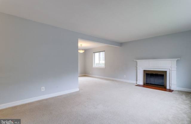 5412 WILLIAMSBURG BOULEVARD Gallery 2