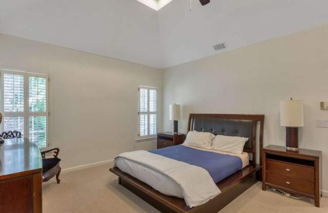 2318 Attaway Gallery 4