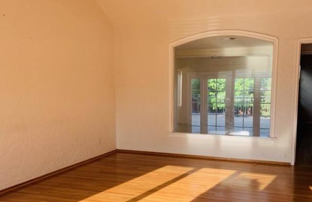 2048 LINNINGTON Avenue Gallery 3