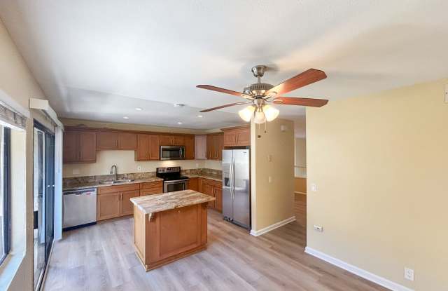 Beautiful 3BD/2.5BA W/ Open Floor Plan and Attached Garage in La Jolla! - 3275 Caminito Eastbluff, San Diego, CA 92037