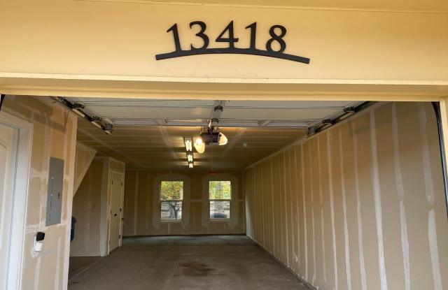 Large garage with attached spacious 2 bedroom townhome - 13418 Via Varra, Broomfield, CO 80020